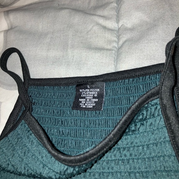 Green Ruffled Crop Top - Picture 2 of 2